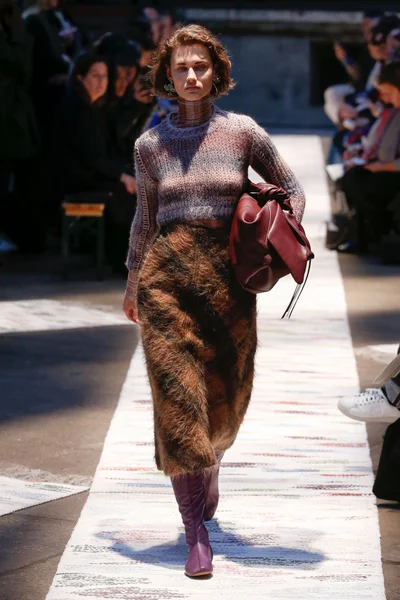 Look 19